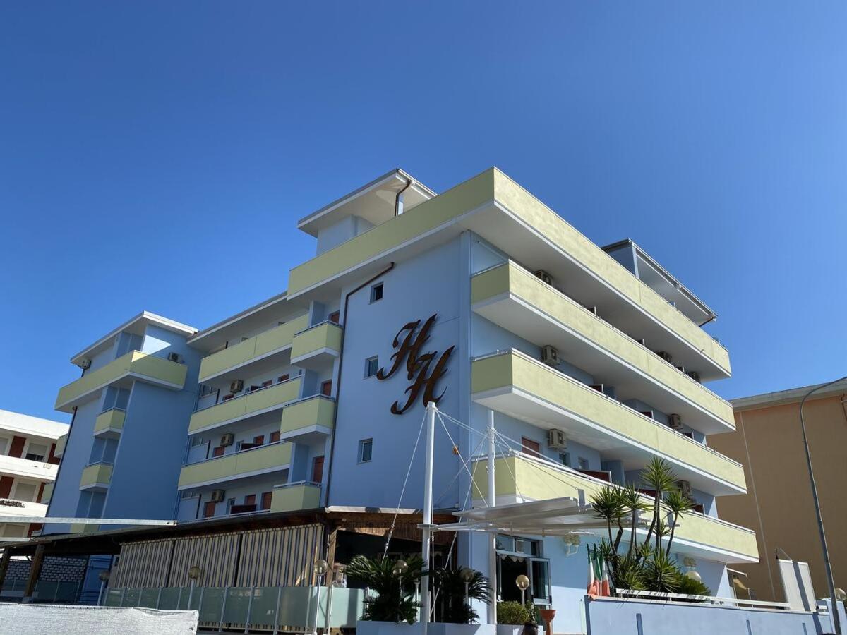 Hotel Holiday Martinsicuro Eksteriør bilde