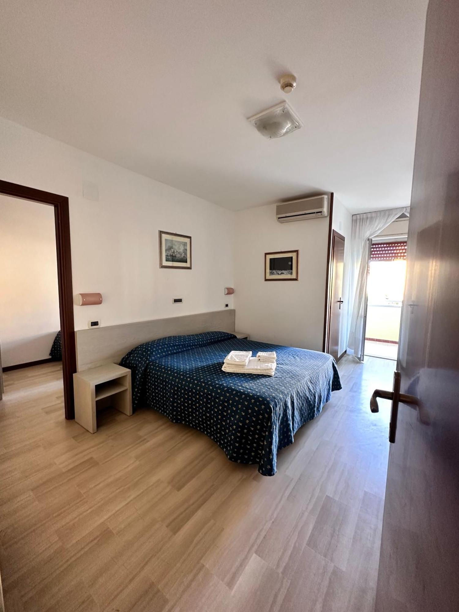Hotel Holiday Martinsicuro Eksteriør bilde